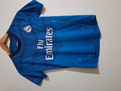 Camiseta prepartido Real Madrid