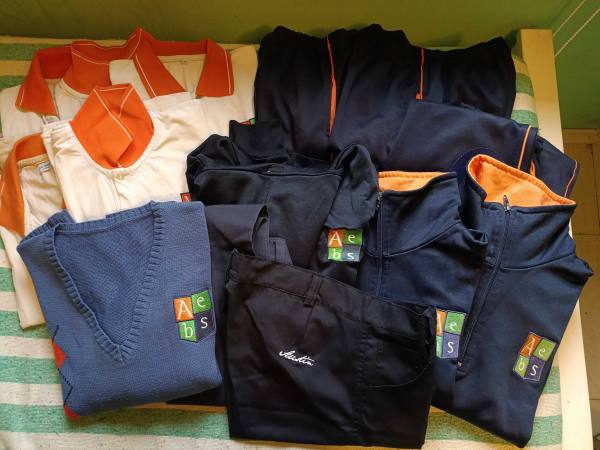Vendo Sweter Talle 16 ( 2)  Talle 14(1) $ 1500Berm