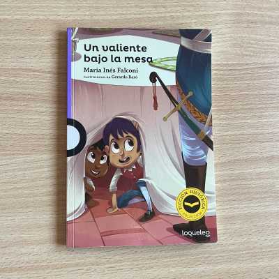 Un valiente bajo la mesa