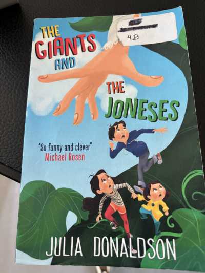 Foto 2 de Giants and the Joneses