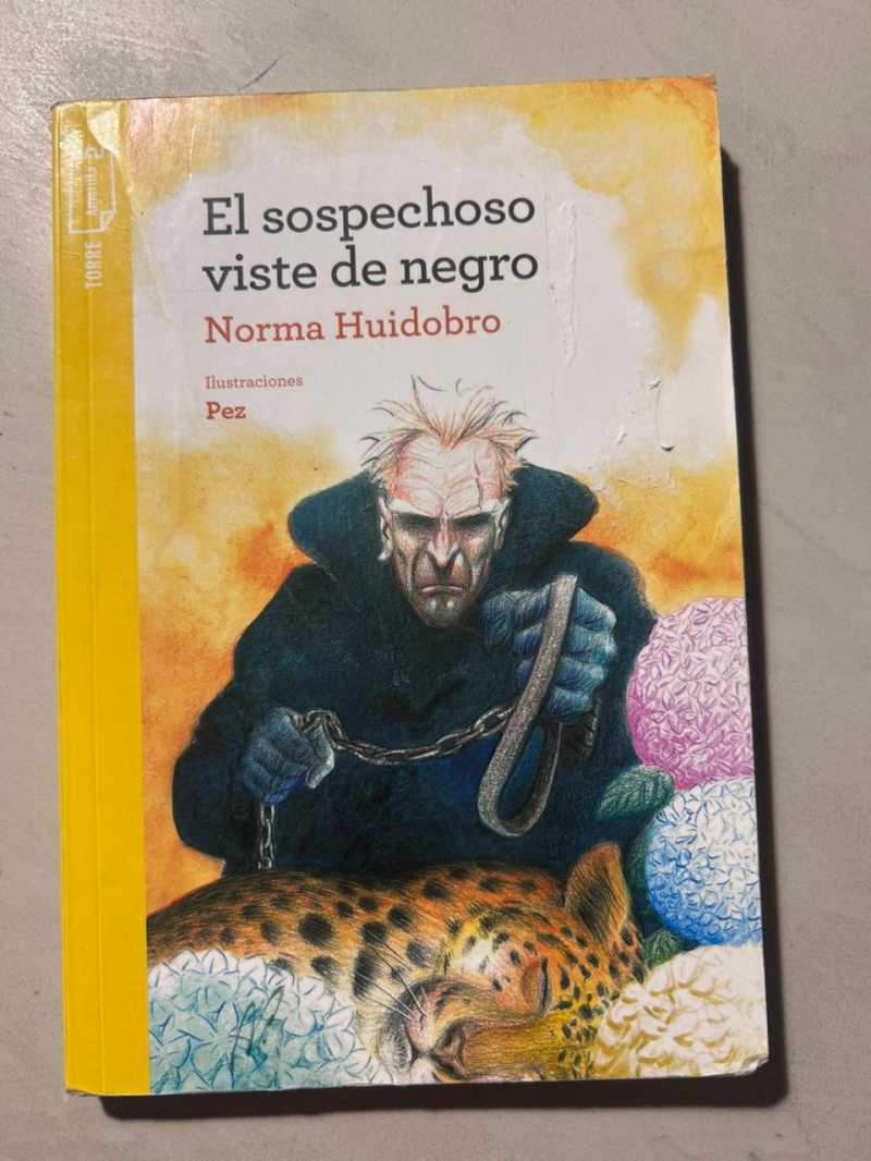 El sospechoso viste de negro
