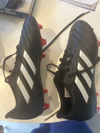 Foto 2 de Botines futbol nuevos Adidas talle 71/2 USA, ideal niño 10/11 años