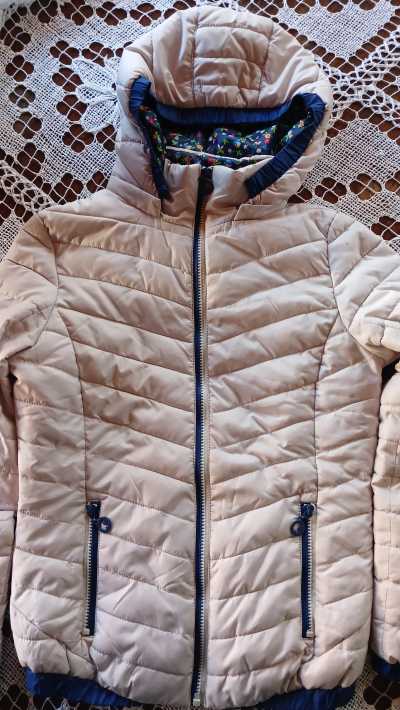 Campera con capucha desmontable