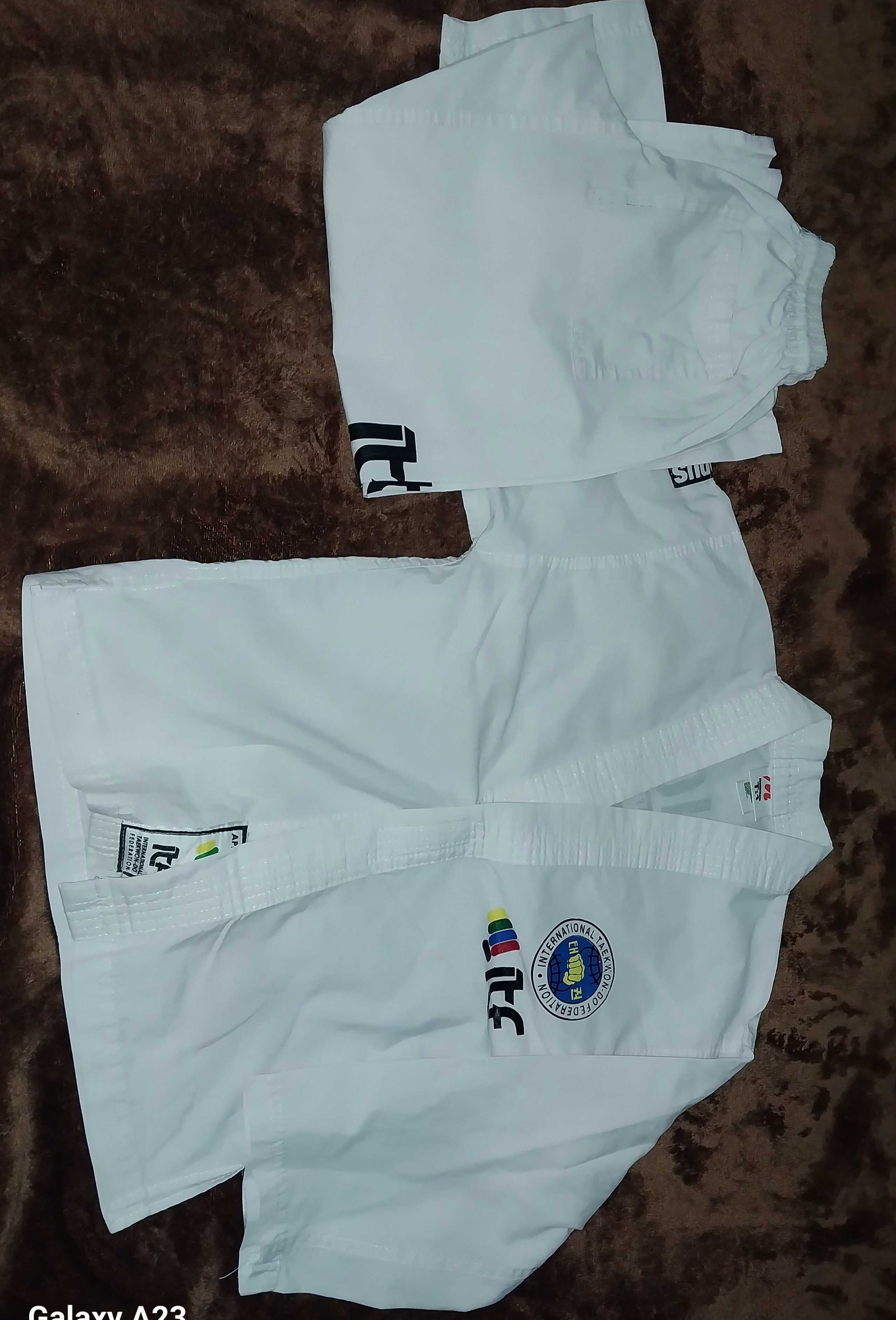 Dobok taekwondo